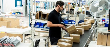 Vantaggi e svantaggi della preparazione manuale degli ordini in magazzino