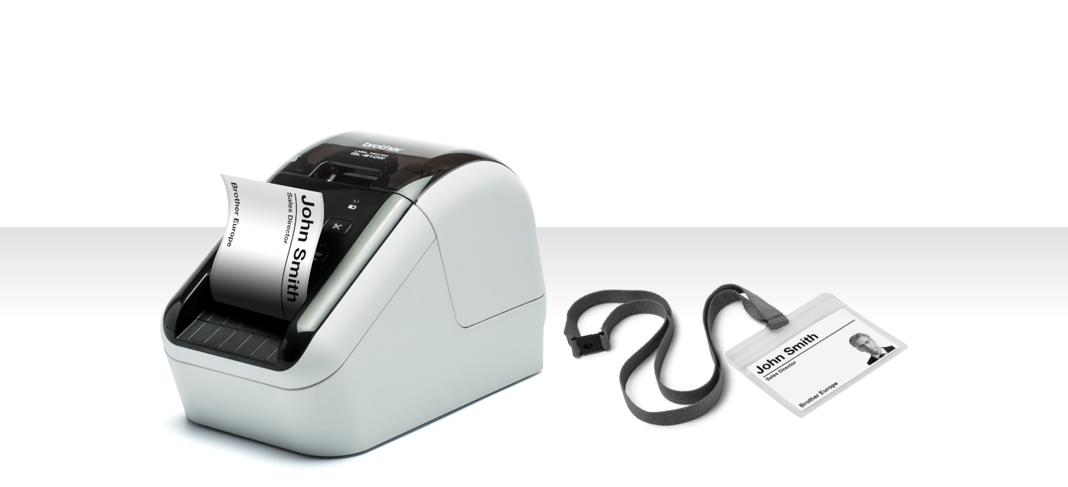 Stampante per etichette Brother QL-800W che stampa etichetta per badge