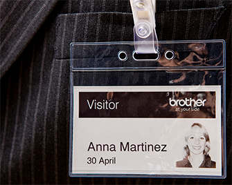 Badge visitatore stampato su etichetta Brother DK