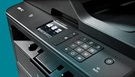 Dettaglio del pannello touchscreen e della tastiera della stampante multifunzione Brother MFC-L2750DW