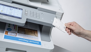 Stampa di documenti tramite identificazione utente con card NFC